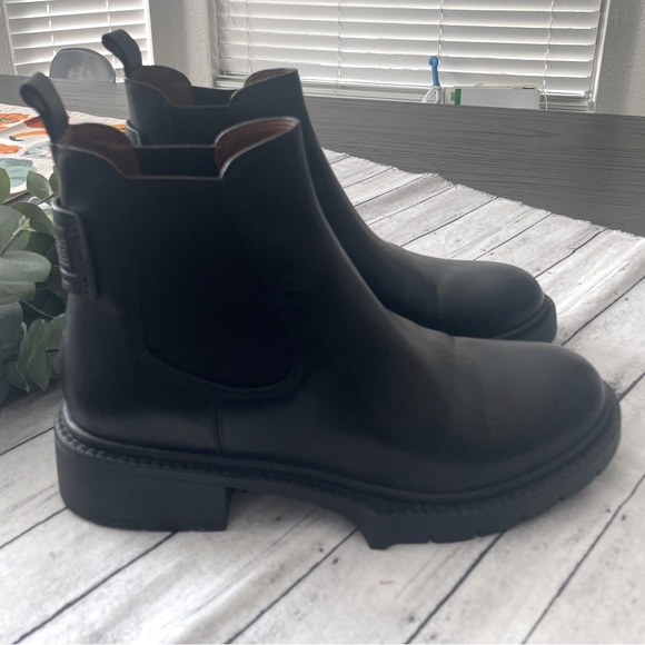 NWT COACH
Lyden Leather Chelsea Booties - Picture 5 of 12